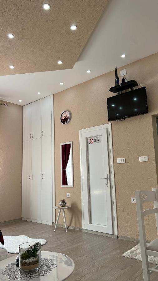 Apartment Downtown Подгорица Екстериор снимка